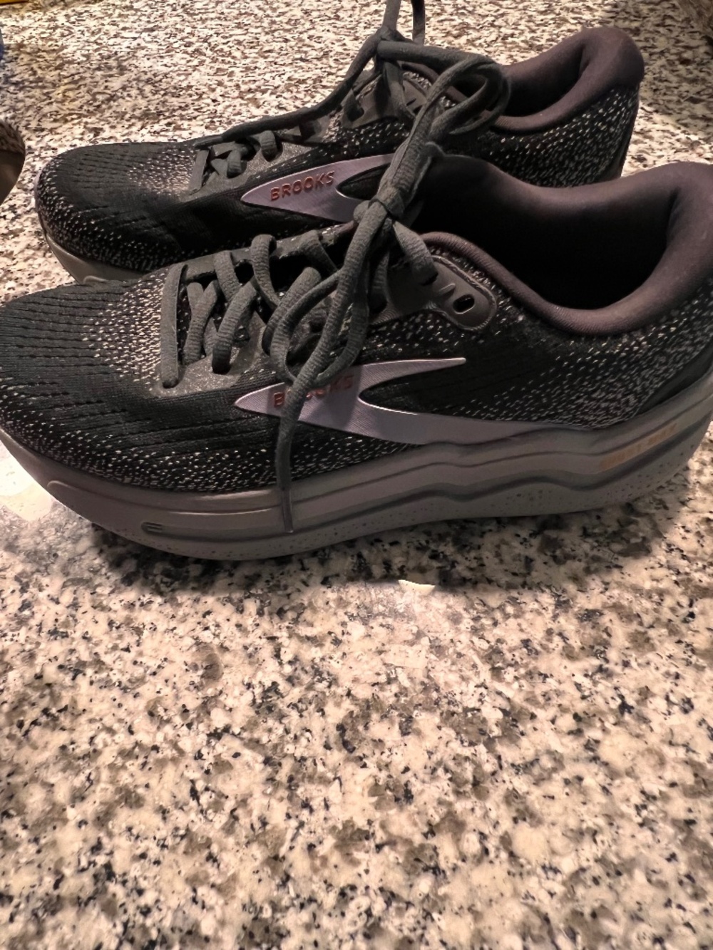Brooks Ghost Max Running Back Women's Shoes Size 7 1/2